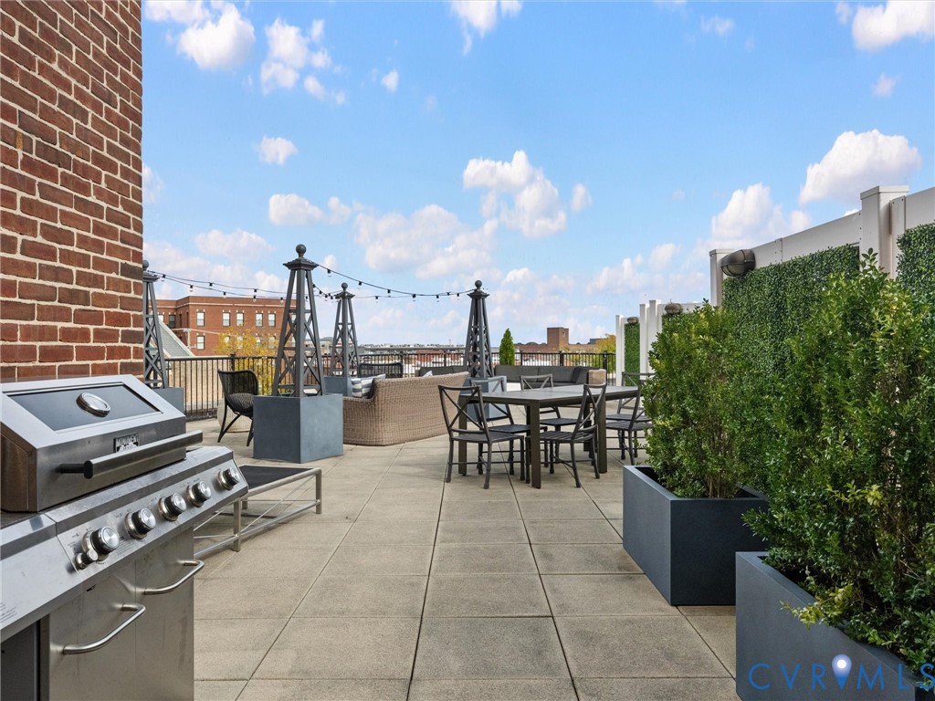 Community space: Rooftop terrace for use of the residents of One Monument Avenue.