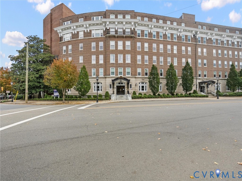 Make your home at One Monument Avenue.