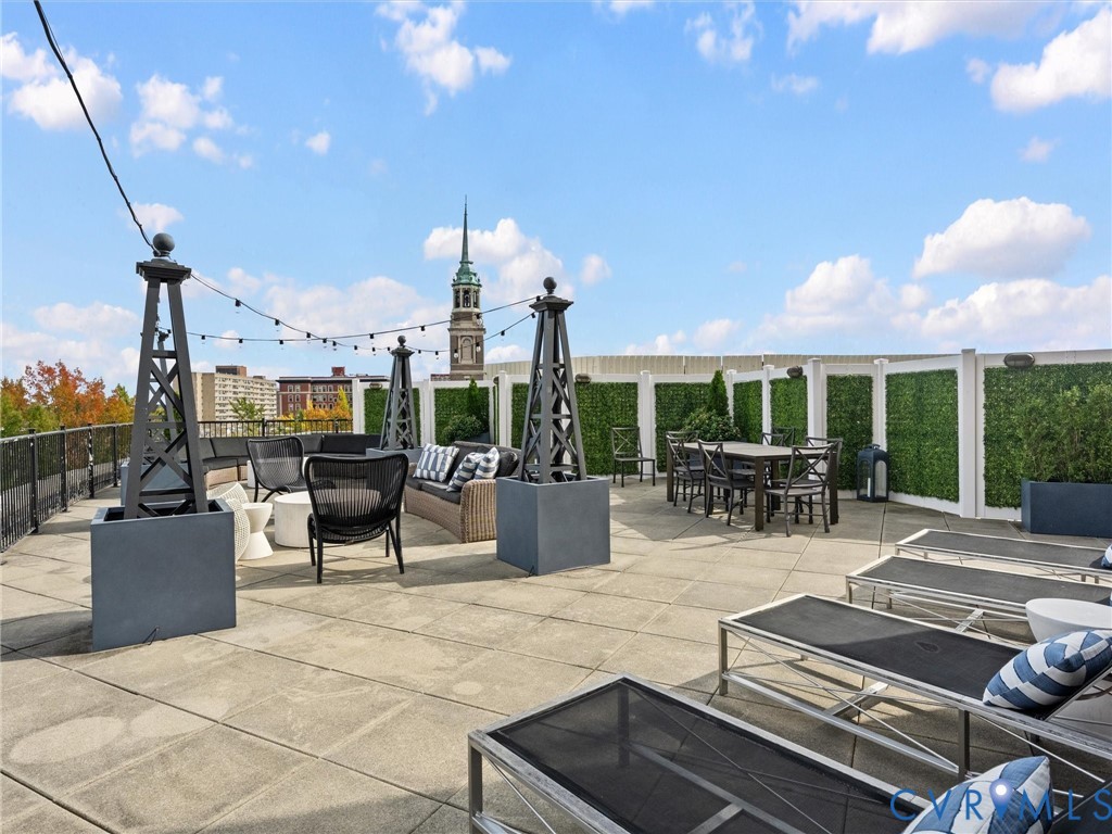 Community space: Rooftop terrace for use of the residents of One Monument Avenue.