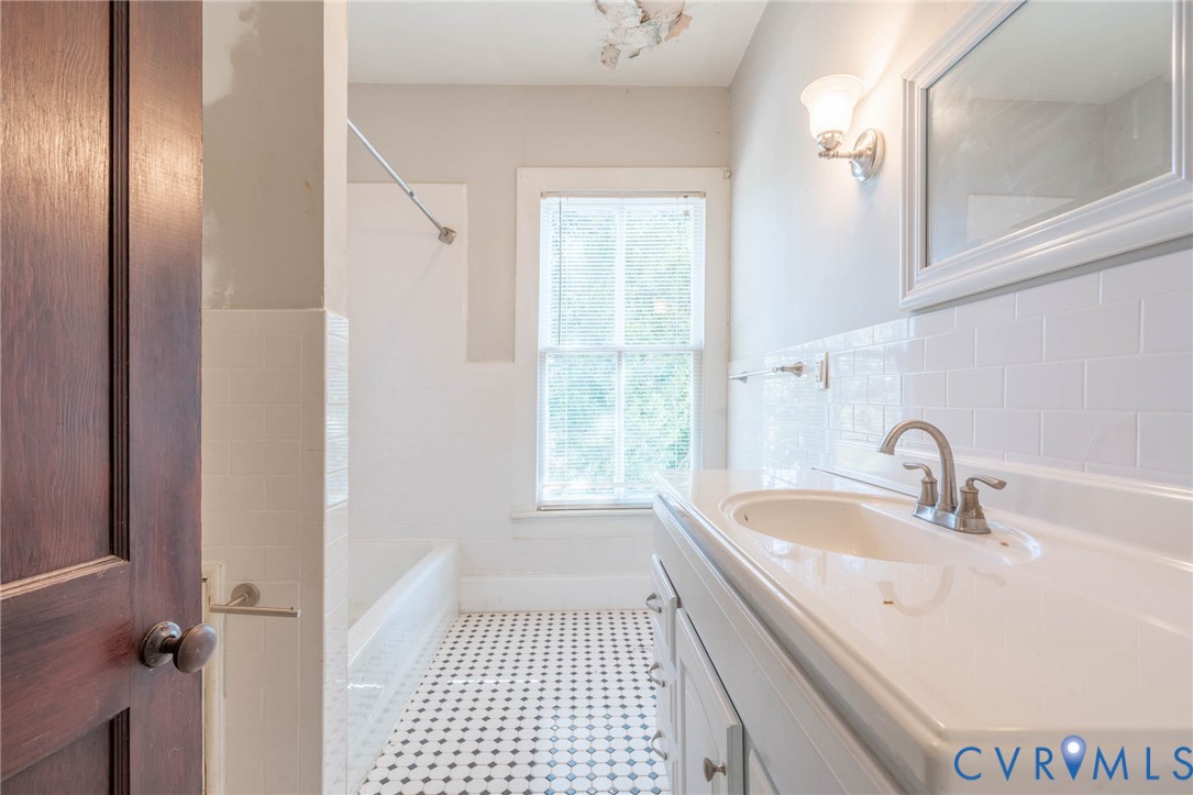 135 Mancha Avenue, Claremont, VA 23899