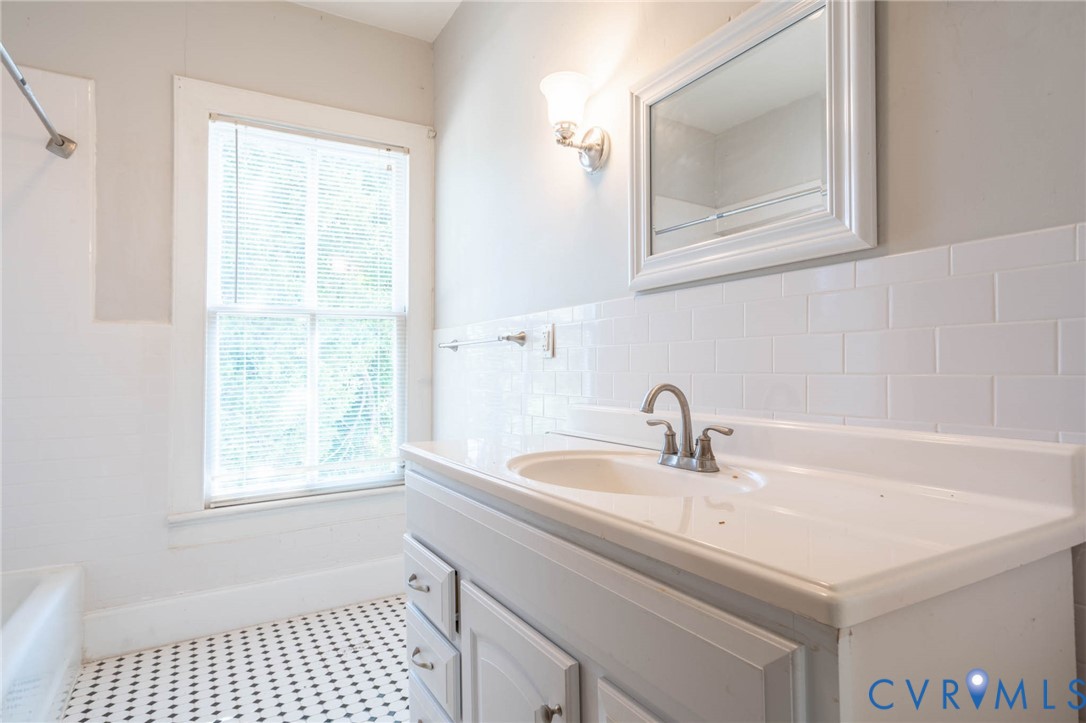 135 Mancha Avenue, Claremont, VA 23899