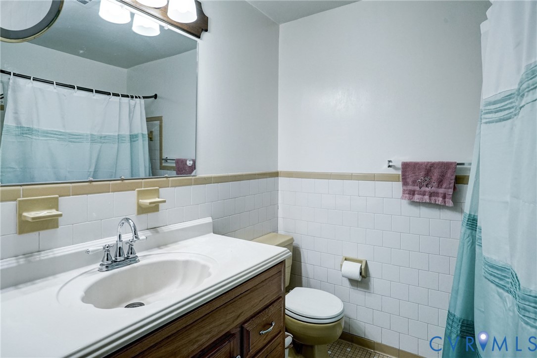 with tub/shower