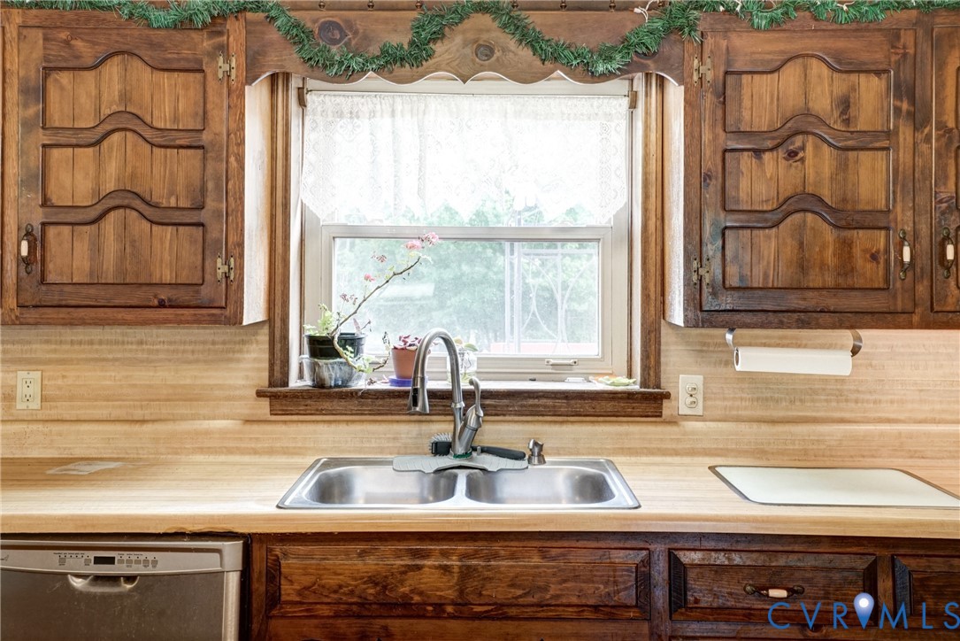 10012 River Road, South Chesterfield, VA 23803