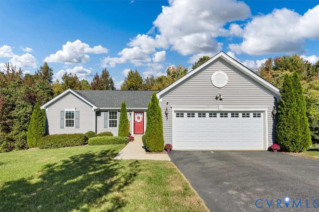Manicured front yard with irrigation and ample parking Manicured front yard with irrigation and ample parking