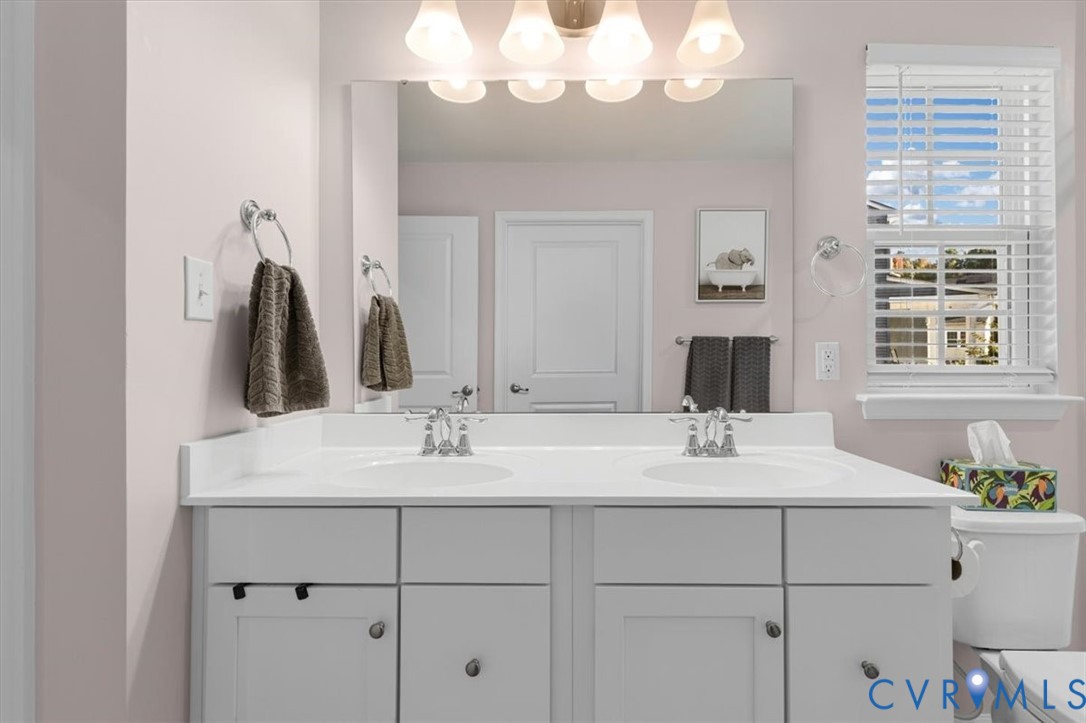 Primary En-Suite, Double Vanity, Tiled Shower, huge walk in closet