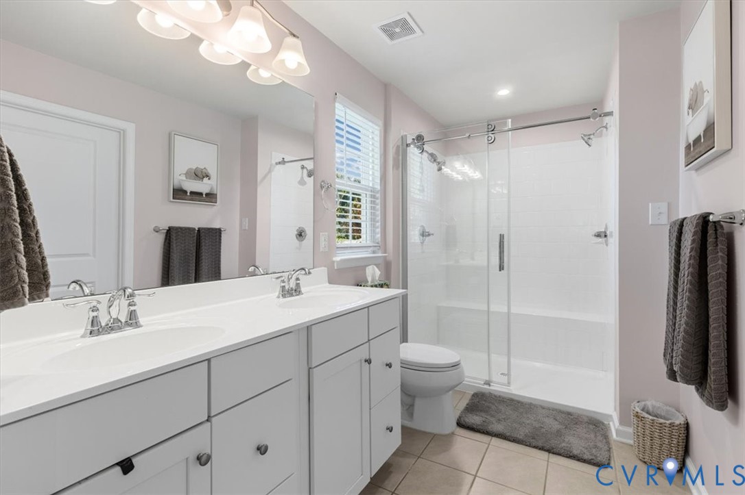 Primary En-Suite, Double Vanity, Tiled Shower, huge walk in closet