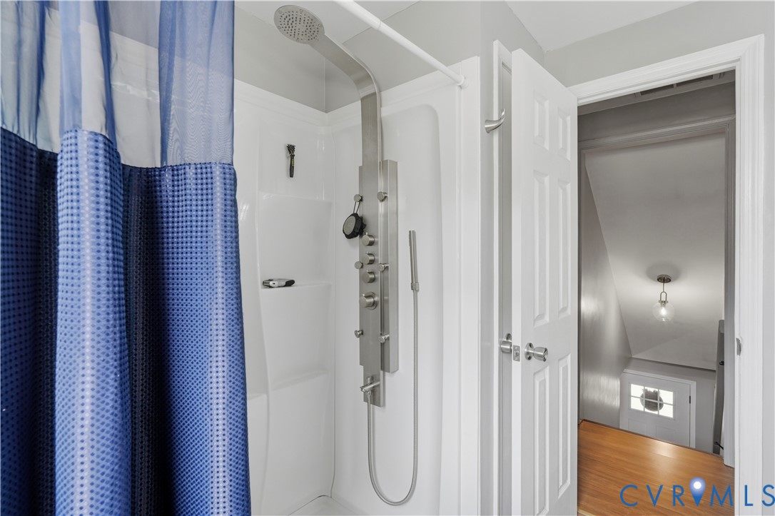 2 floor bathroom