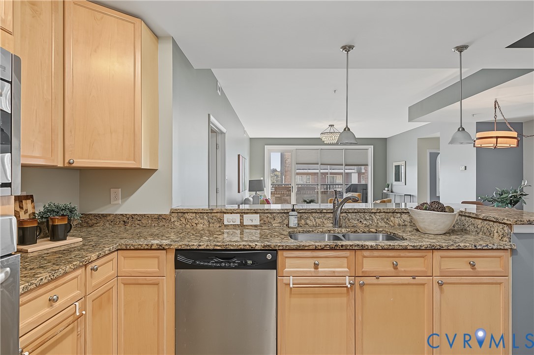 4820 Old Main Street, #612, Rocketts, Henrico, VA 23231