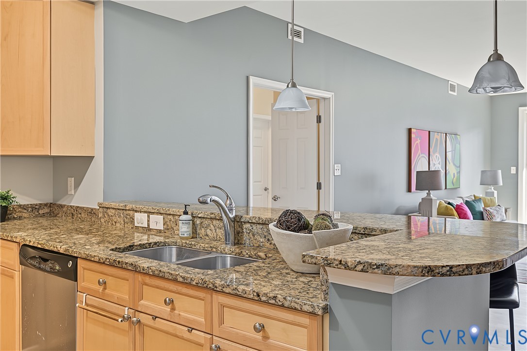 4820 Old Main Street, #612, Rocketts, Henrico, VA 23231