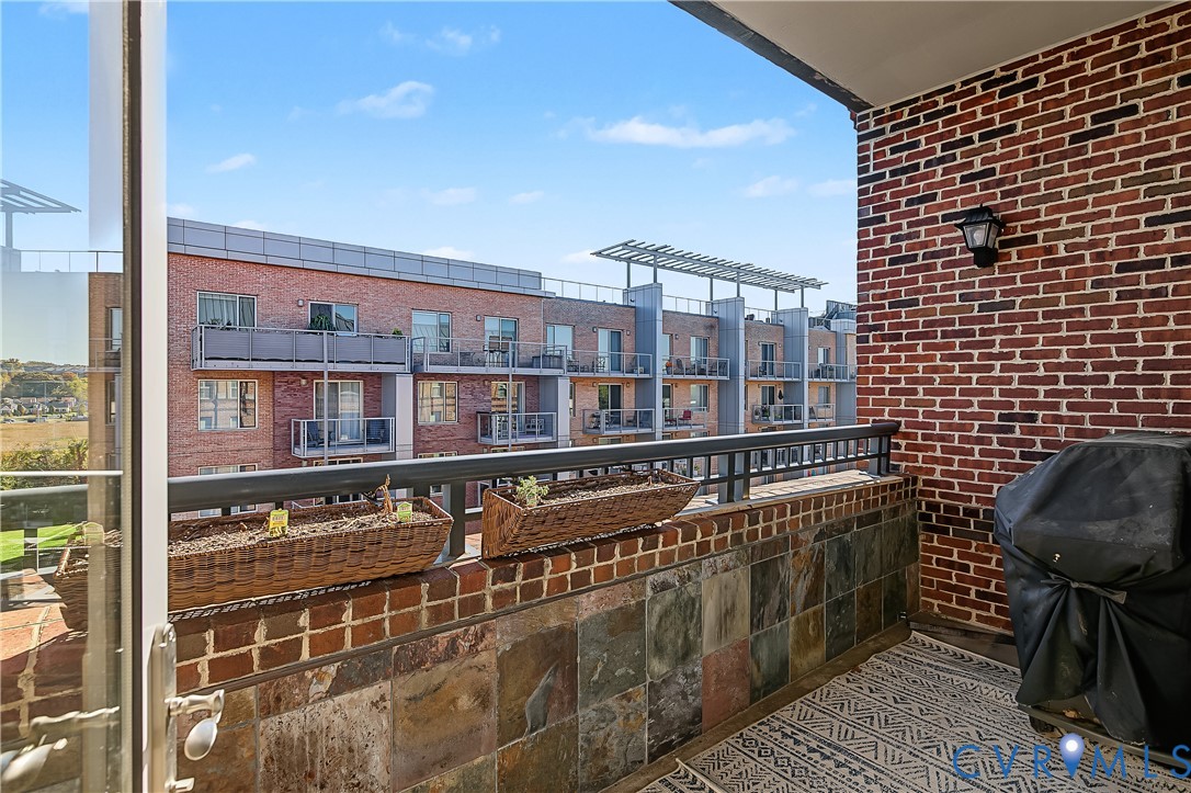 4820 Old Main Street, #612, Rocketts, Henrico, VA 23231