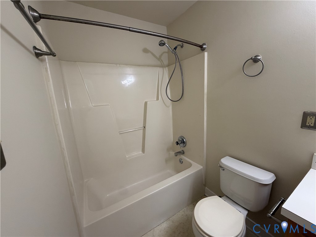 Huge full bath