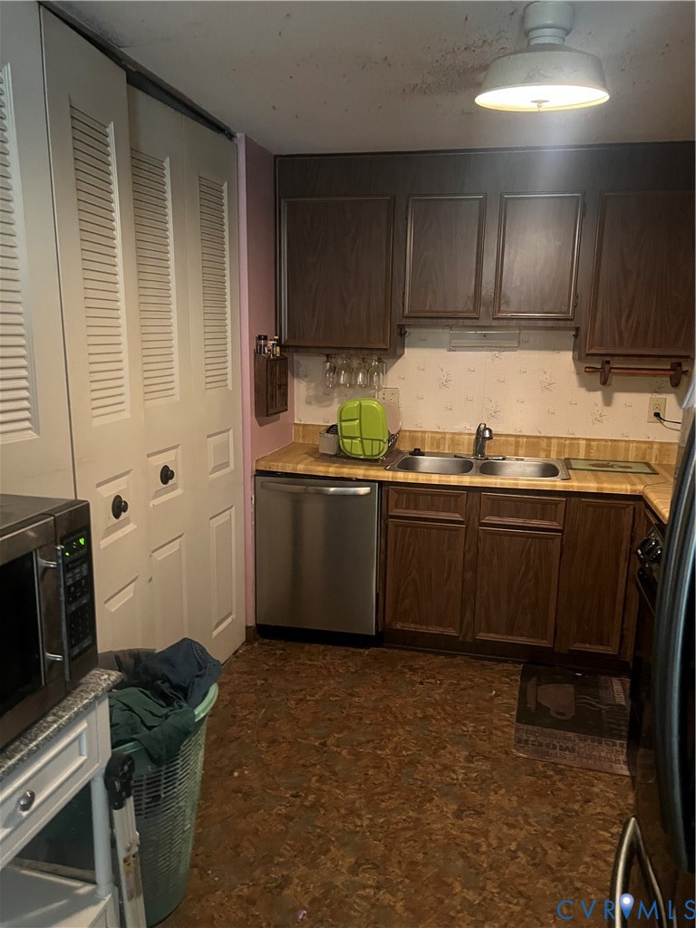 4306 Gladewater Road, West End, Henrico, VA 23294 4306 Gladewater Road, West End, Henrico, VA 23294