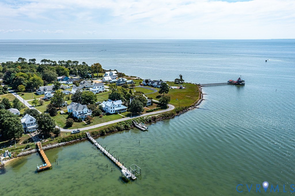 218 Fleeton Point Circle, Fleeton, Reedville, VA 22539