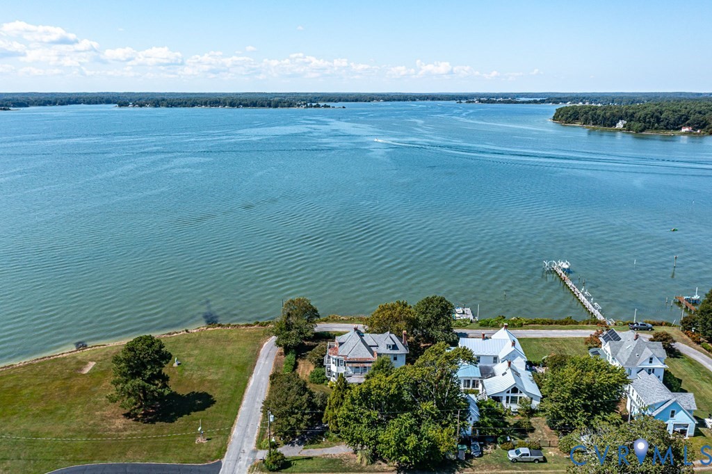 218 Fleeton Point Circle, Fleeton, Reedville, VA 22539