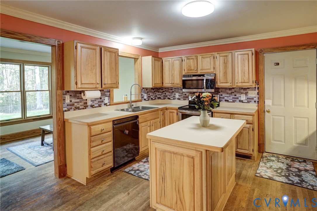 Pretty ,Neutral Tile Backsplash