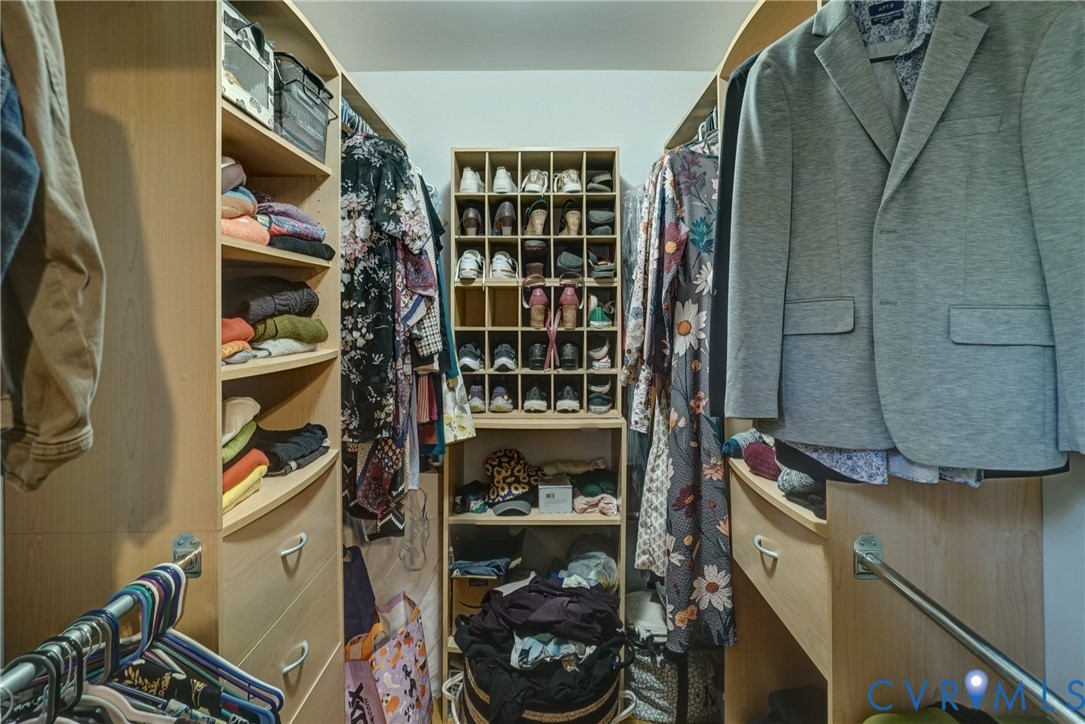 Large Walk-In closet in Primary Bedroom w/Built-In Organizers
