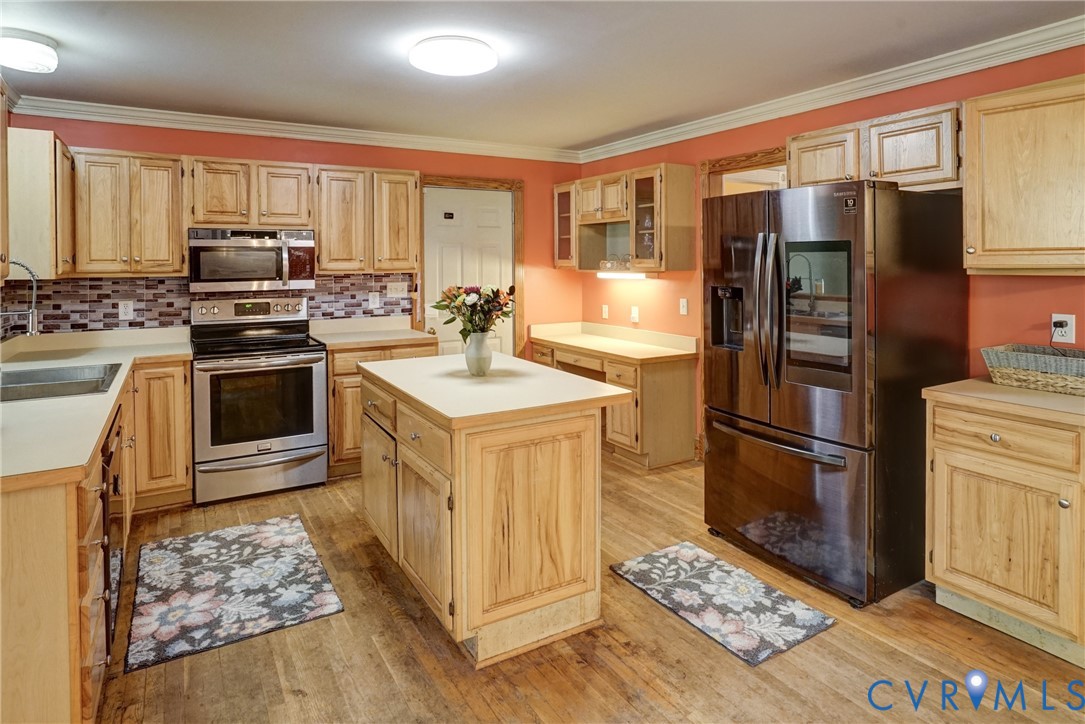 Super Cute Kitchen w/Hardwood Floors, Island, Desk Area, Tons of Cabinet Space & Crown Moulding