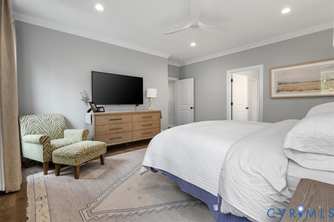 Spacious room featuring neutral wall paint, crown molding, recessed lighting, and a modern ceiling fan