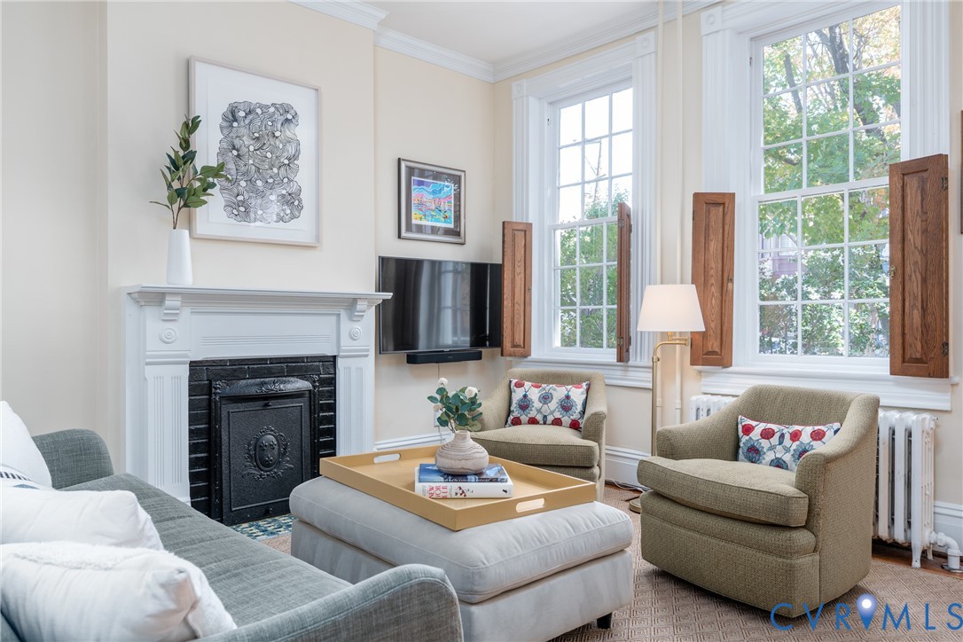 Working gas fireplace with its original cast-iron cover, and tall front windows with wood shutters. Working gas fireplace with its original cast-iron cover, and tall front windows with wood shutters.