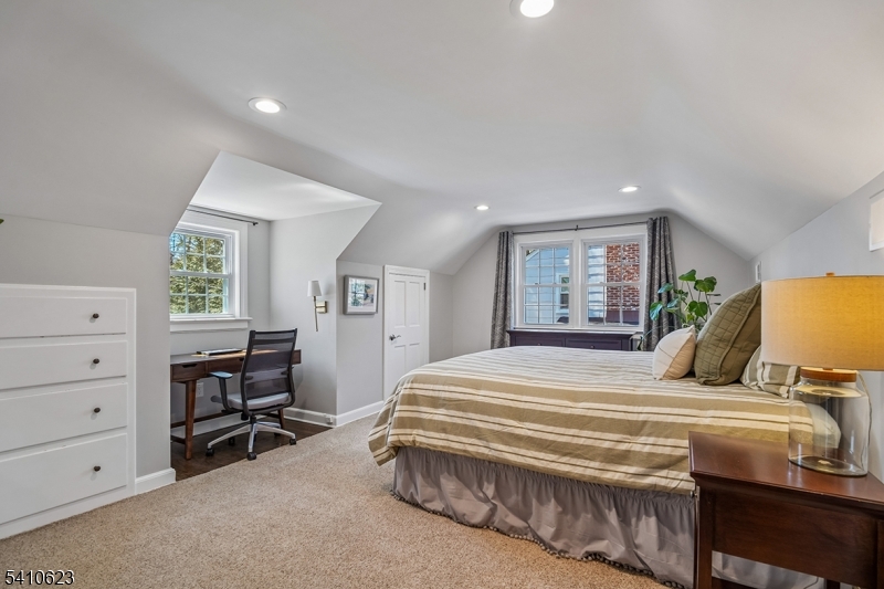 14 Edgewood Rd, Chatham Borough, NJ 07928