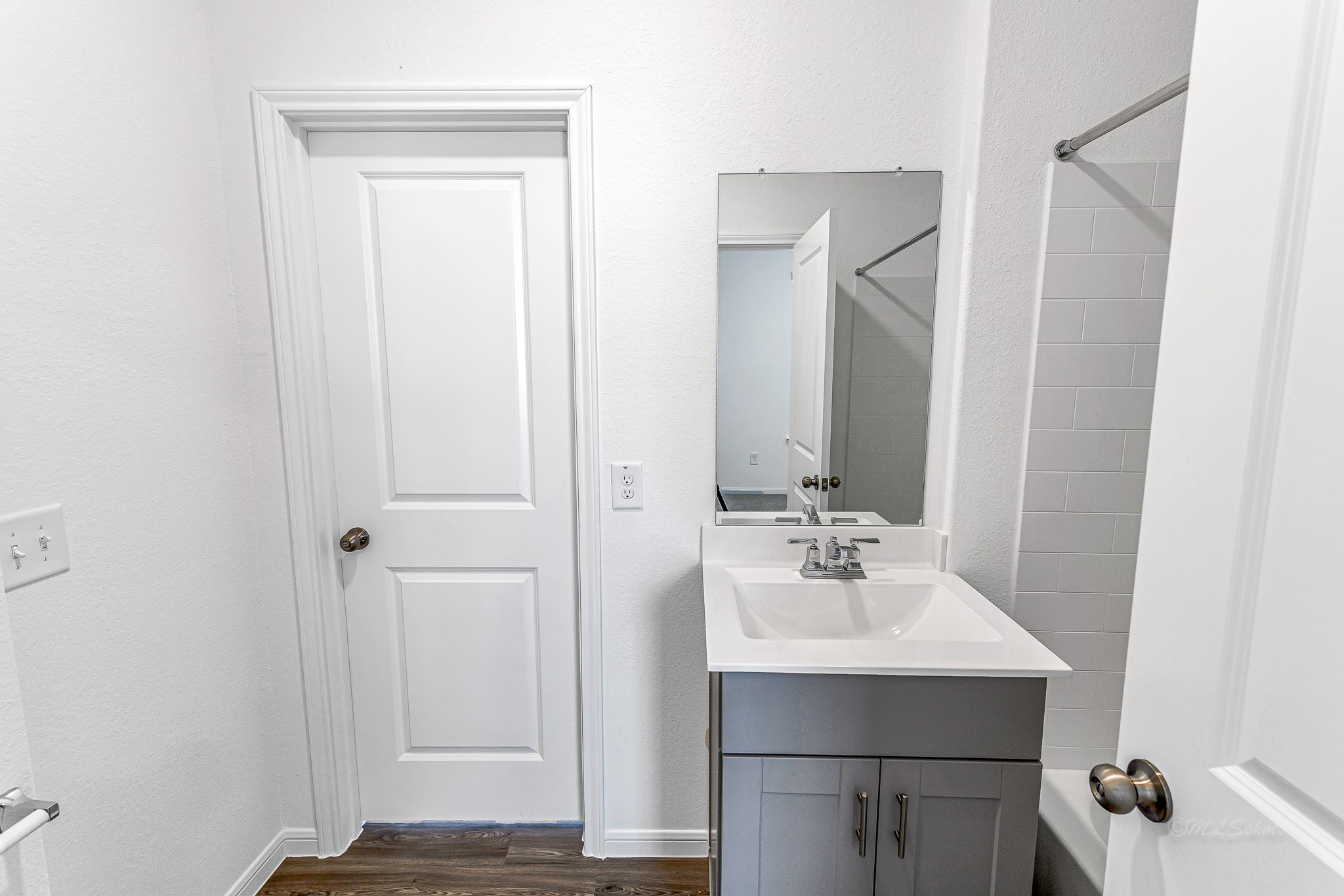 First floor full bath.