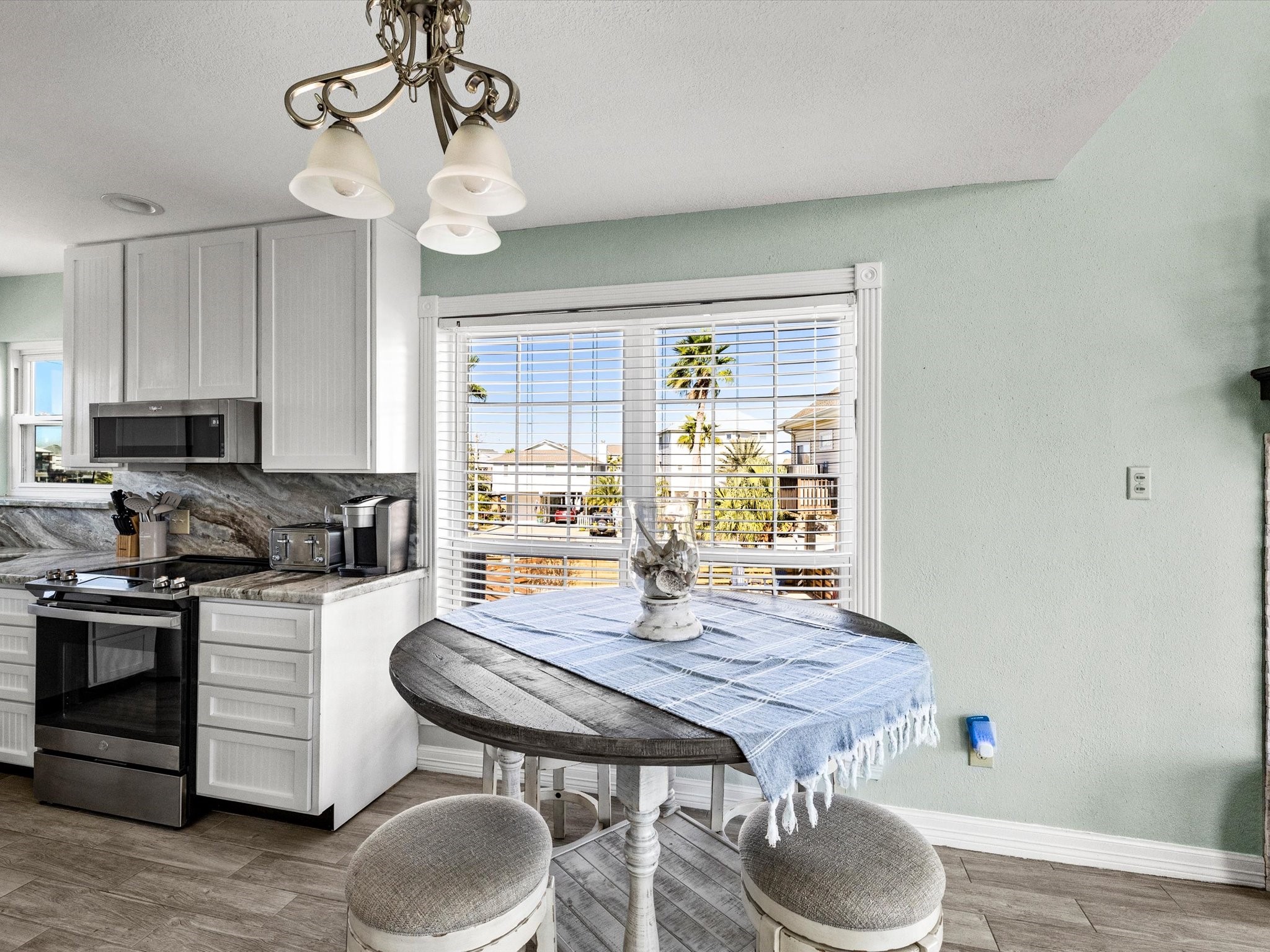 334 Paradise Drive, Tiki Island, TX 77554