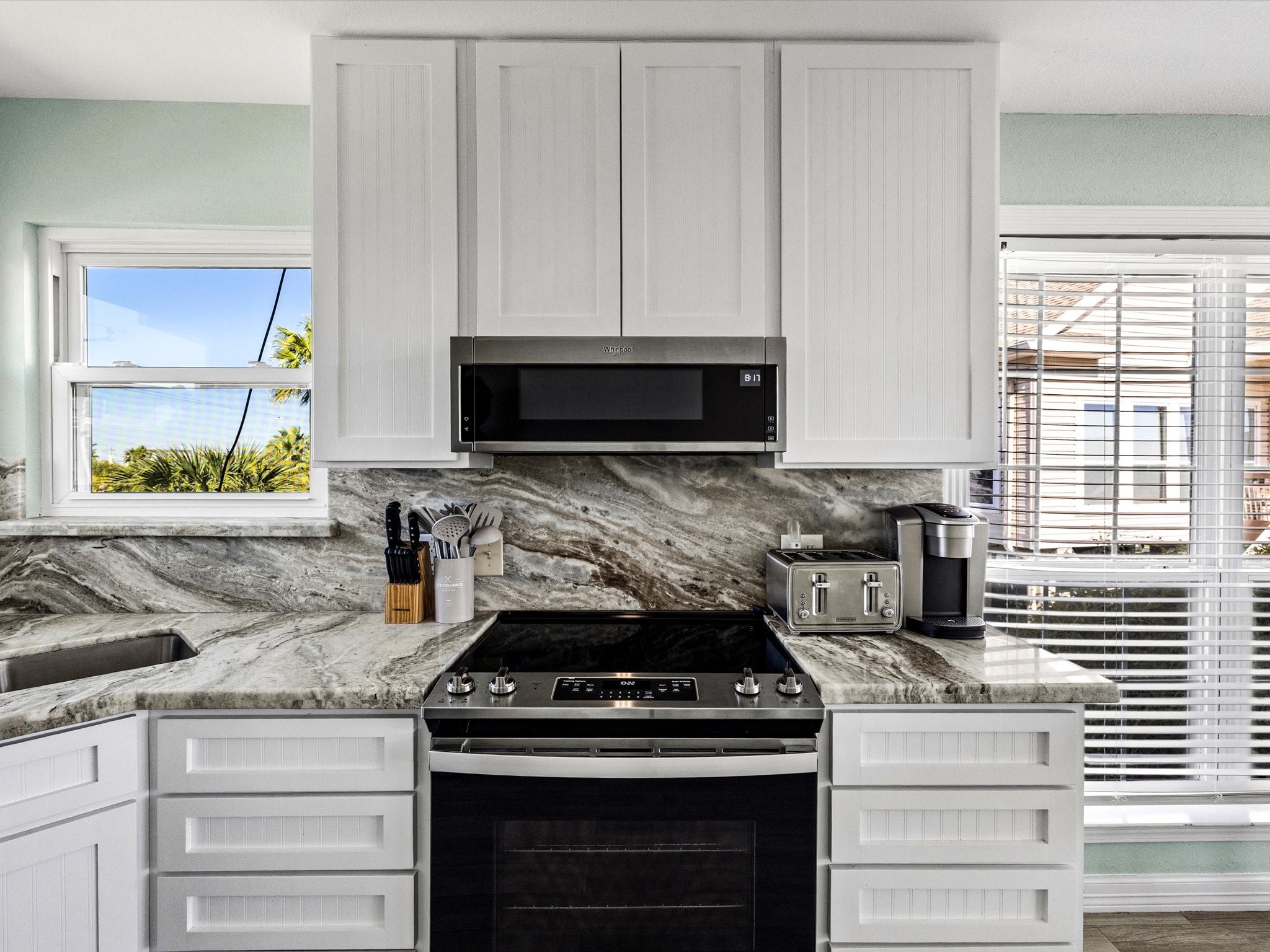 334 Paradise Drive, Tiki Island, TX 77554