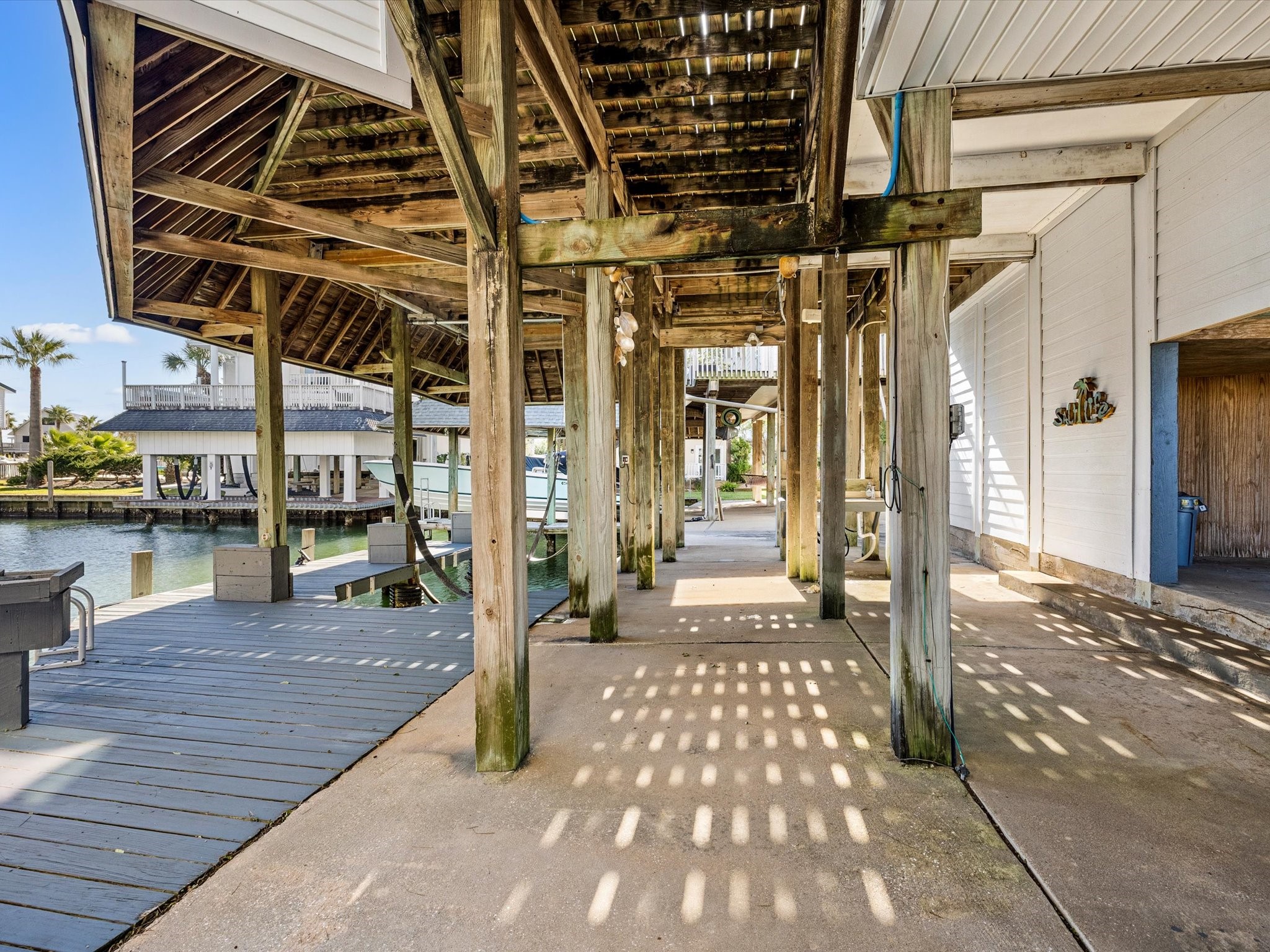 334 Paradise Drive, Tiki Island, TX 77554