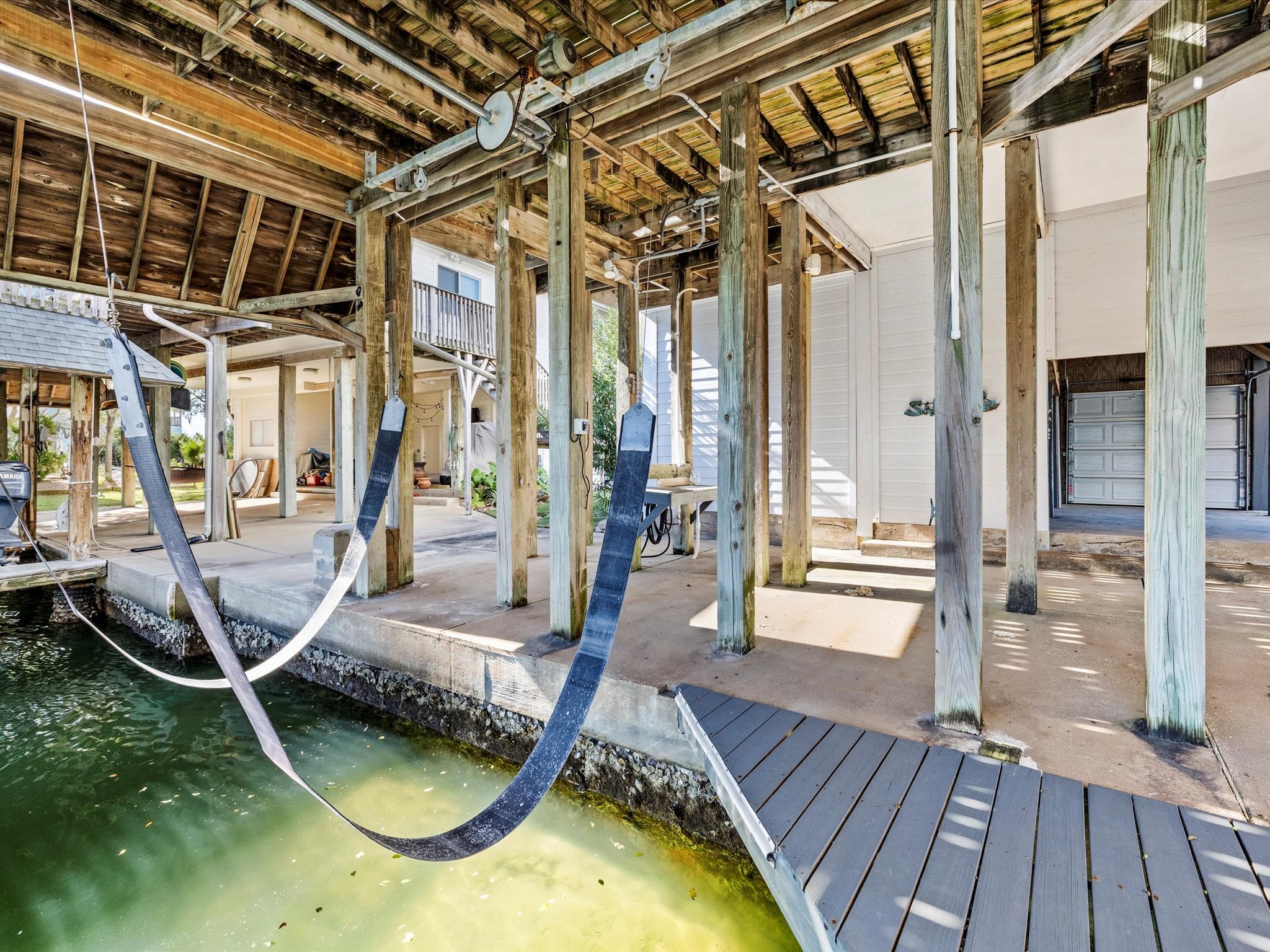 334 Paradise Drive, Tiki Island, TX 77554