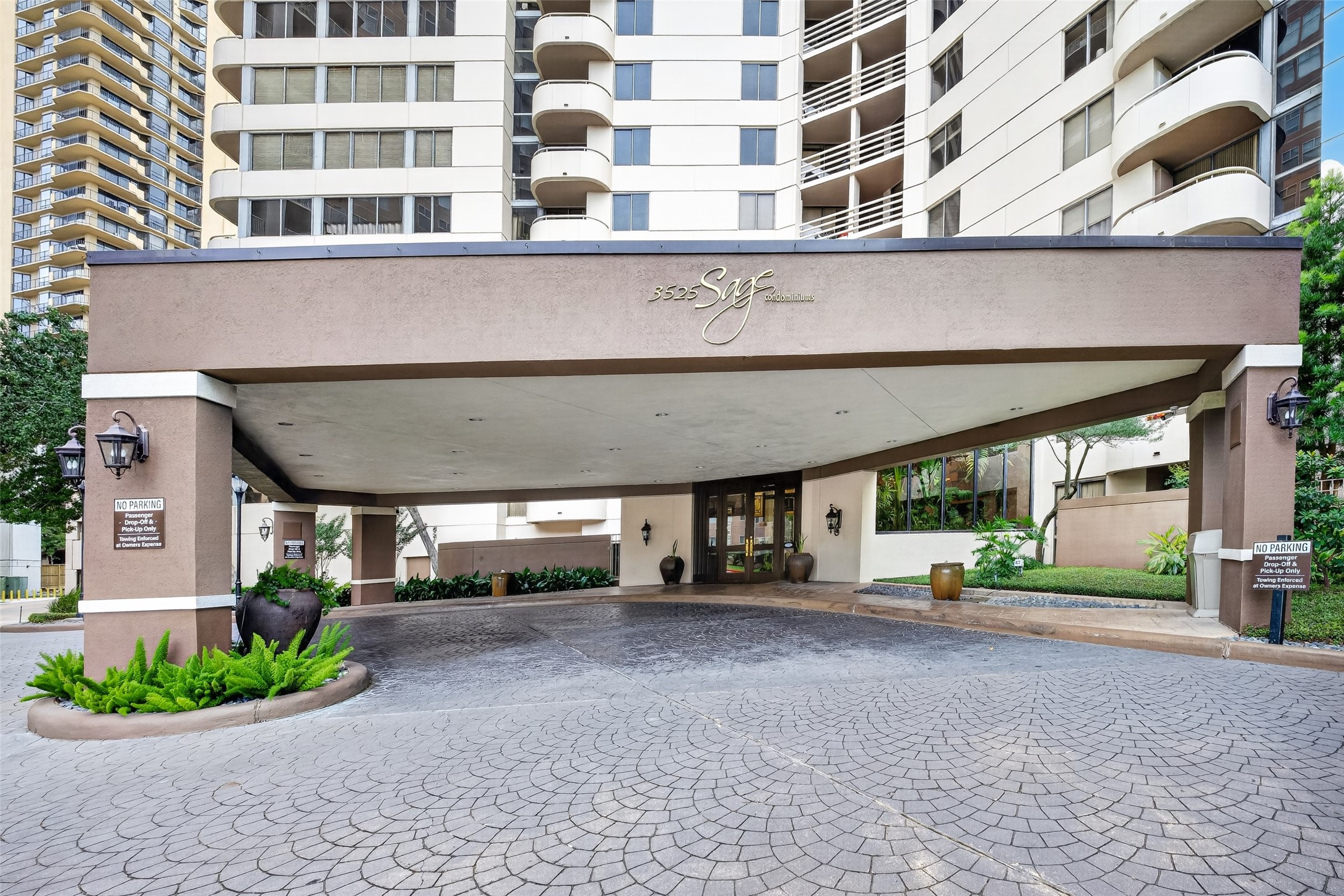 Covered area for drop off and additional guest parking Covered area for drop off and additional guest parking