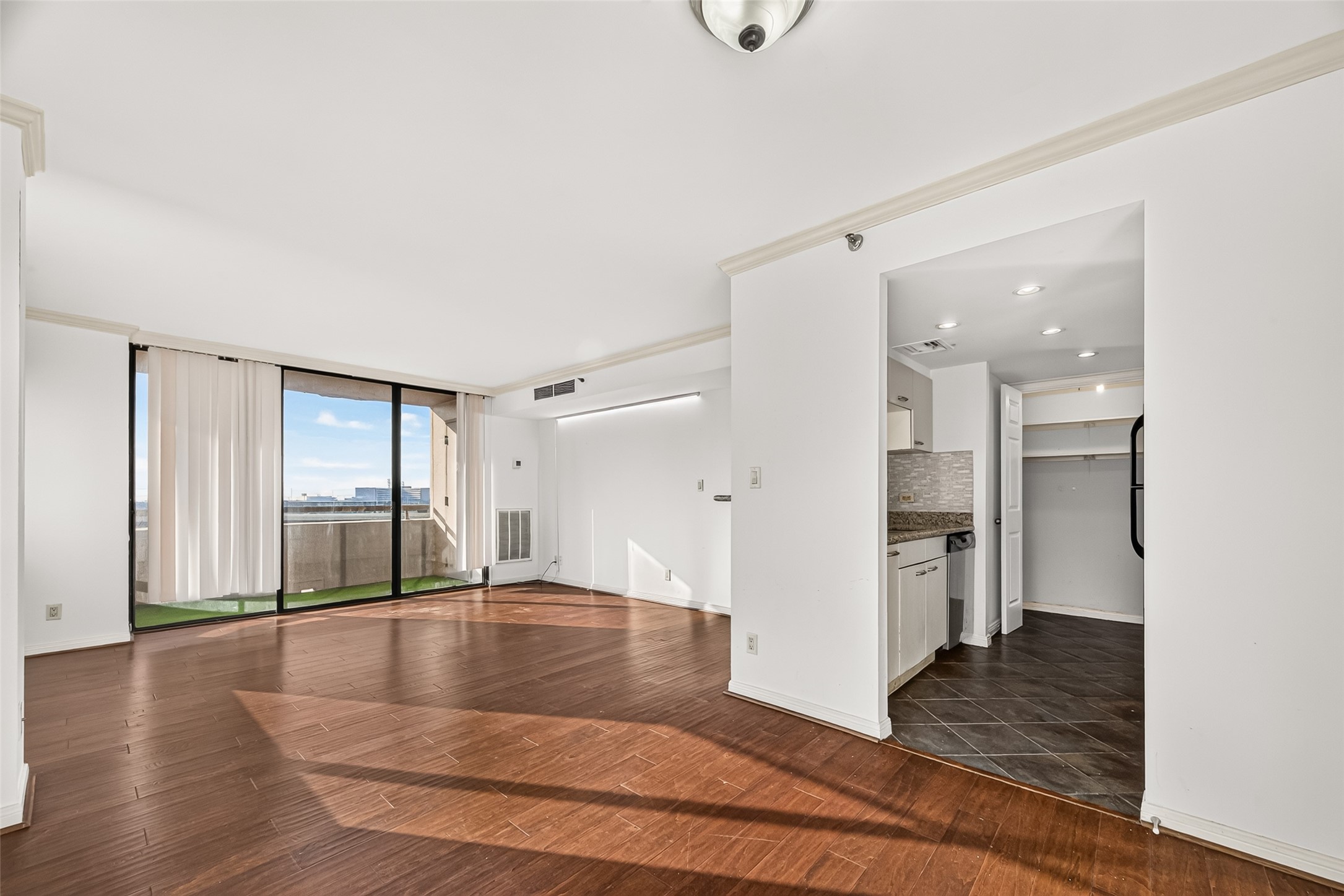 3525 Sage Road, #704, Houston, TX 77056