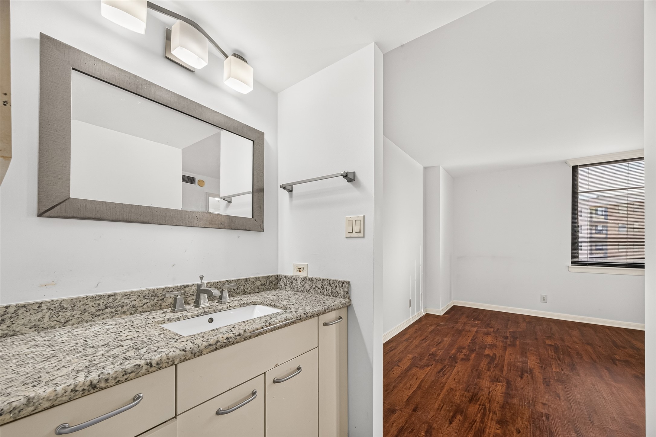 3525 Sage Road, #704, Houston, TX 77056