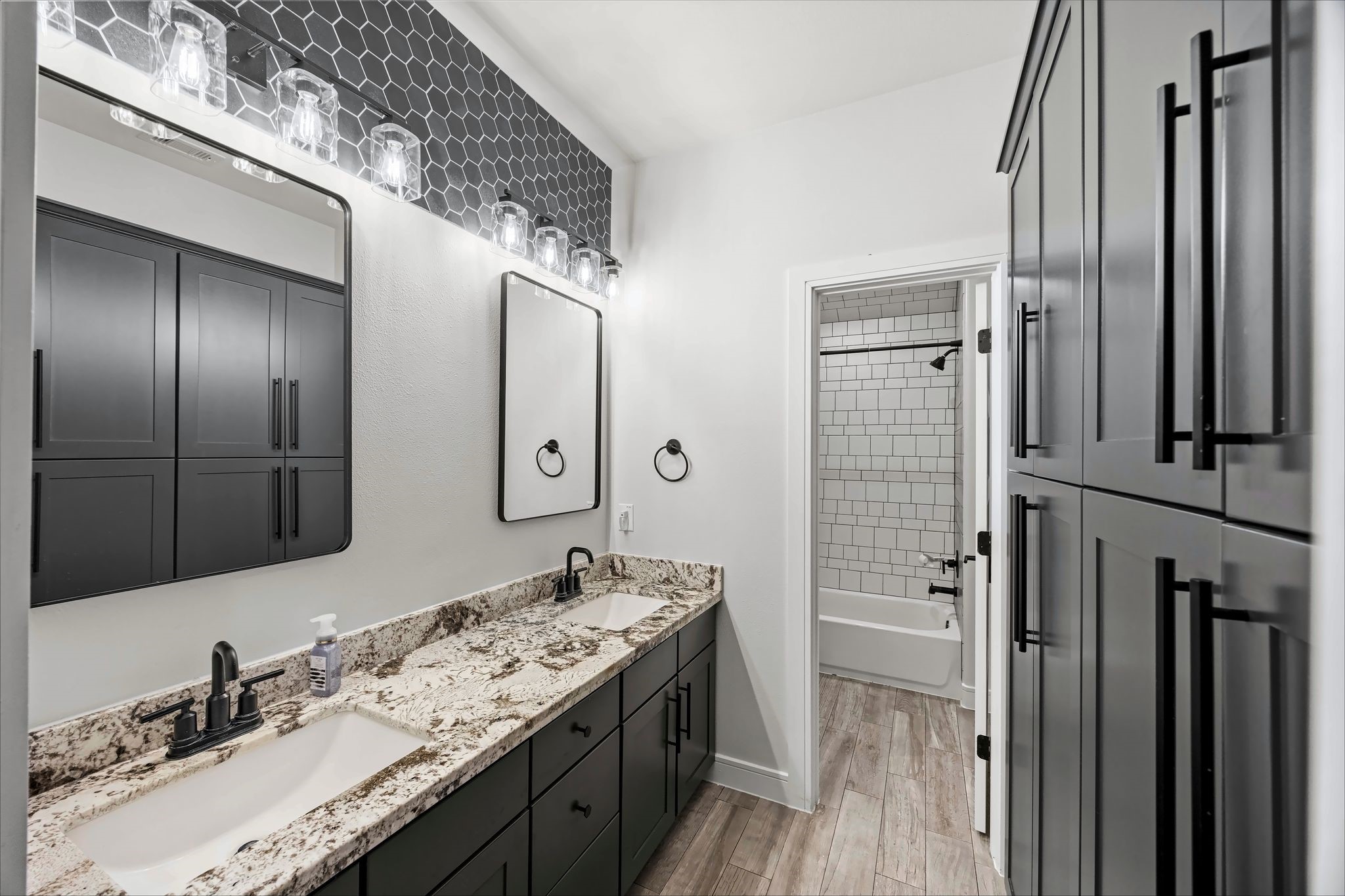 87 Dawns Edge Drive, Montgomery, TX 77356