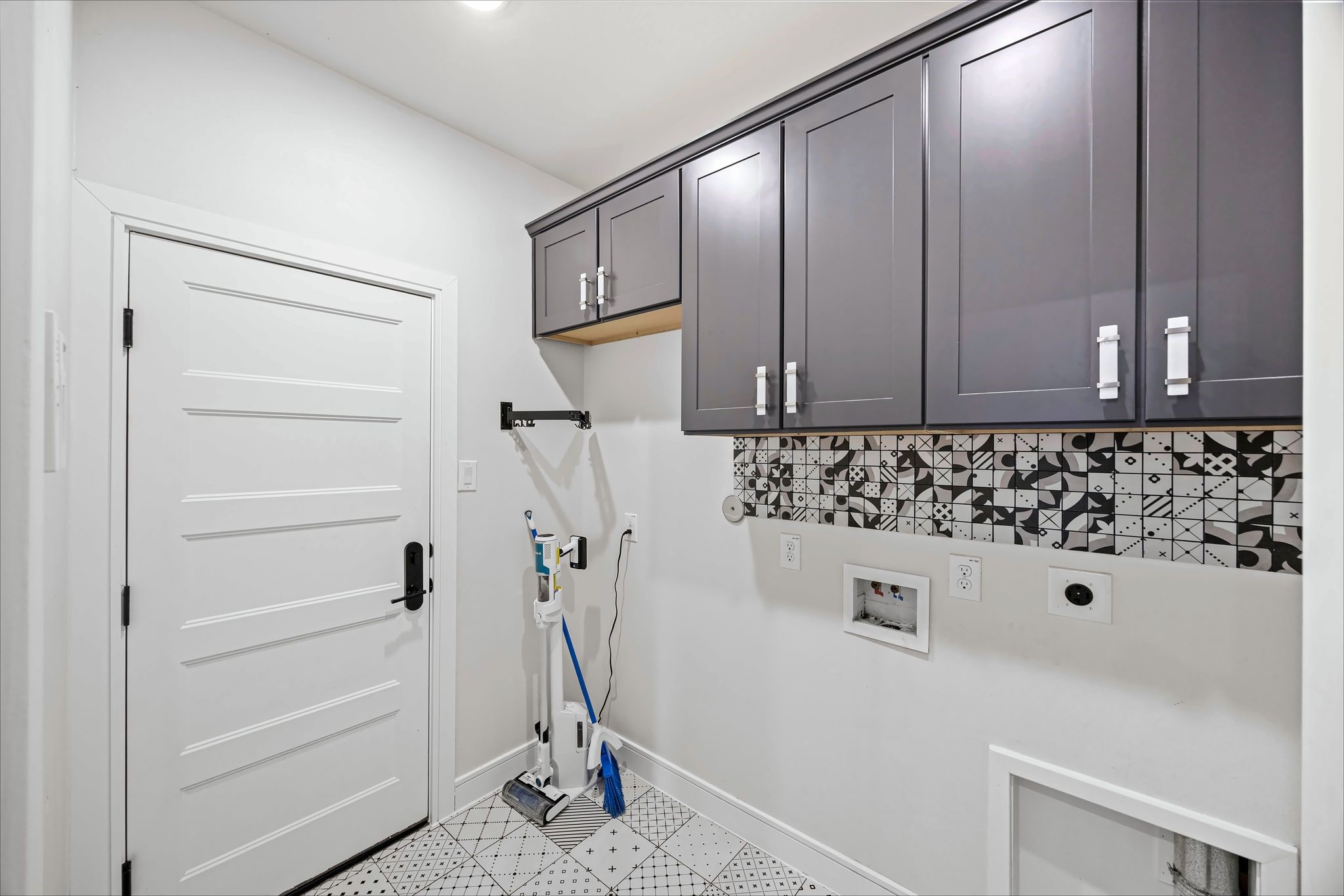 87 Dawns Edge Drive, Montgomery, TX 77356