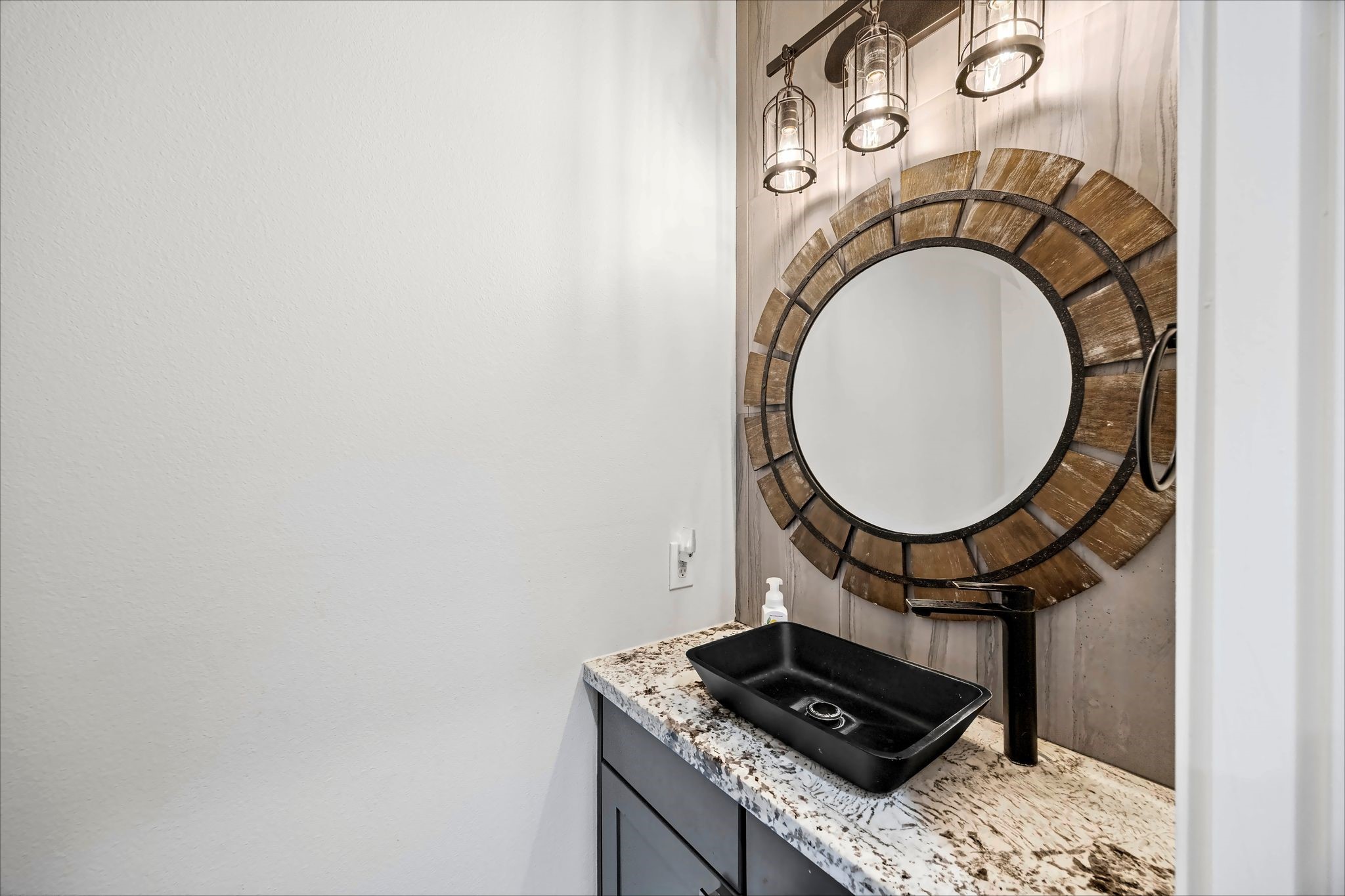 87 Dawns Edge Drive, Montgomery, TX 77356