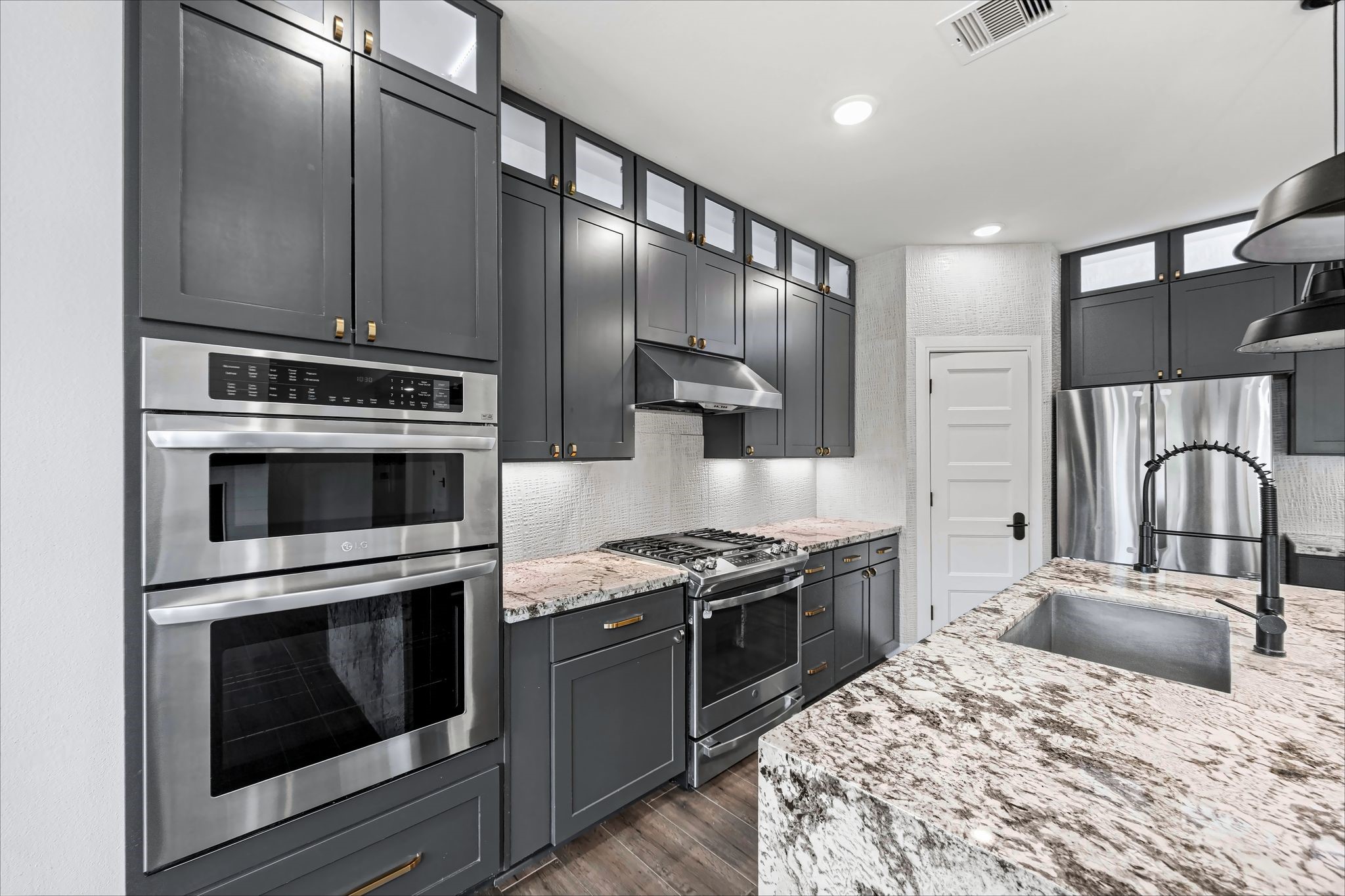 87 Dawns Edge Drive, Montgomery, TX 77356