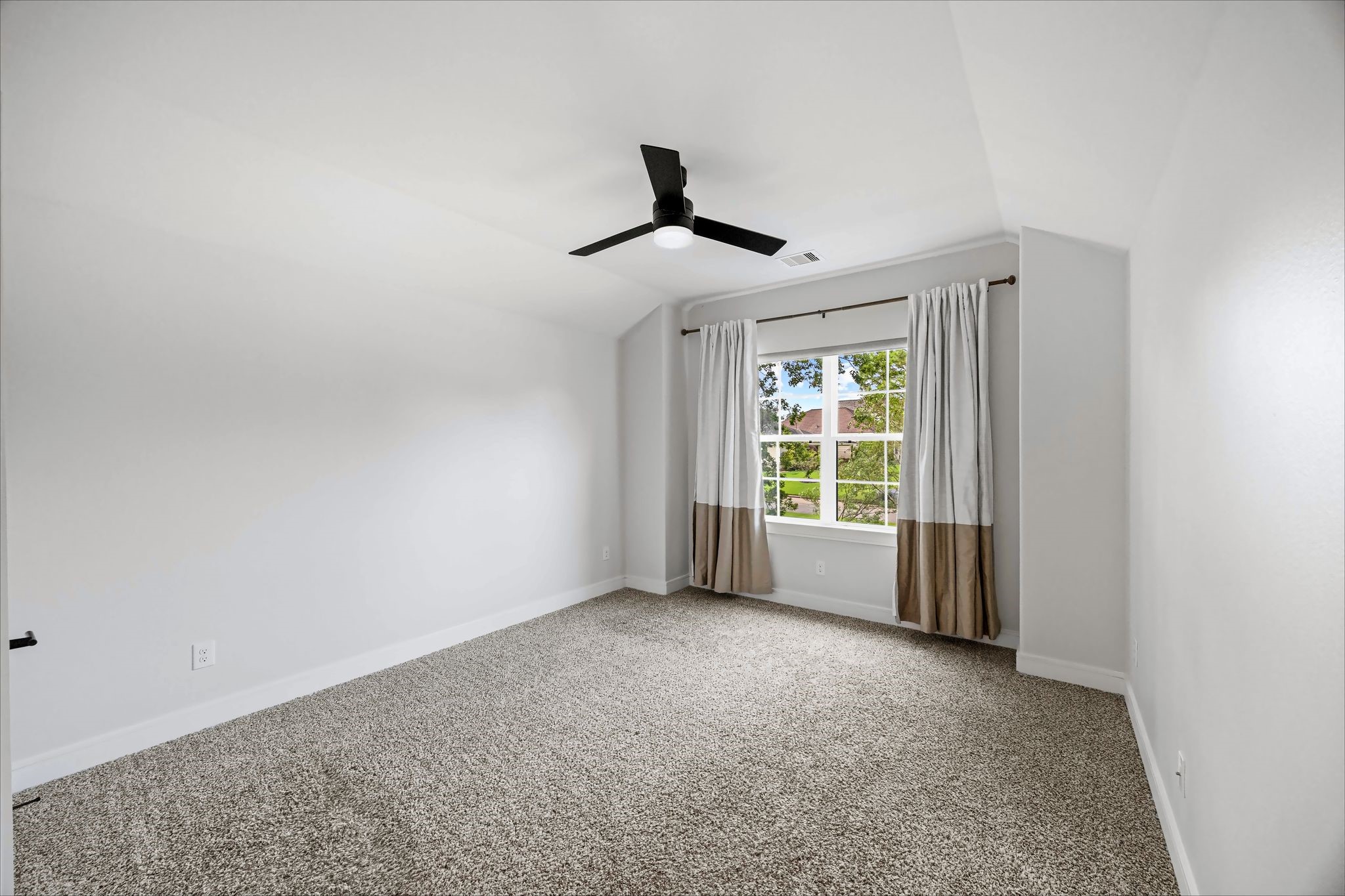 87 Dawns Edge Drive, Montgomery, TX 77356