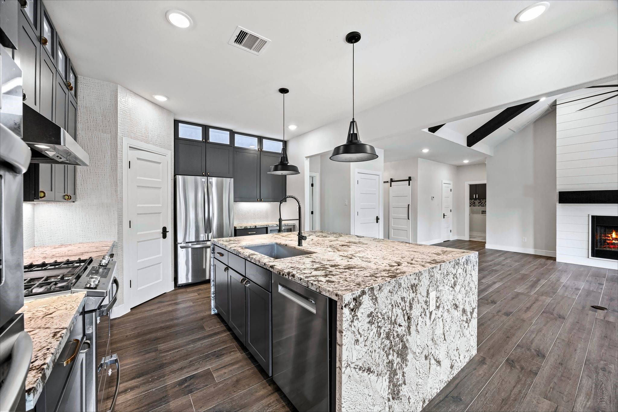 87 Dawns Edge Drive, Montgomery, TX 77356