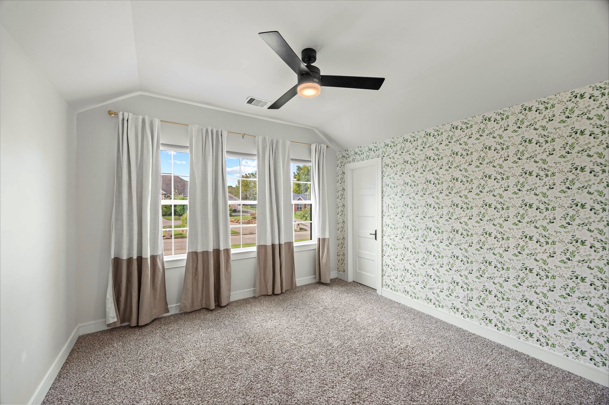 87 Dawns Edge Drive, Montgomery, TX 77356