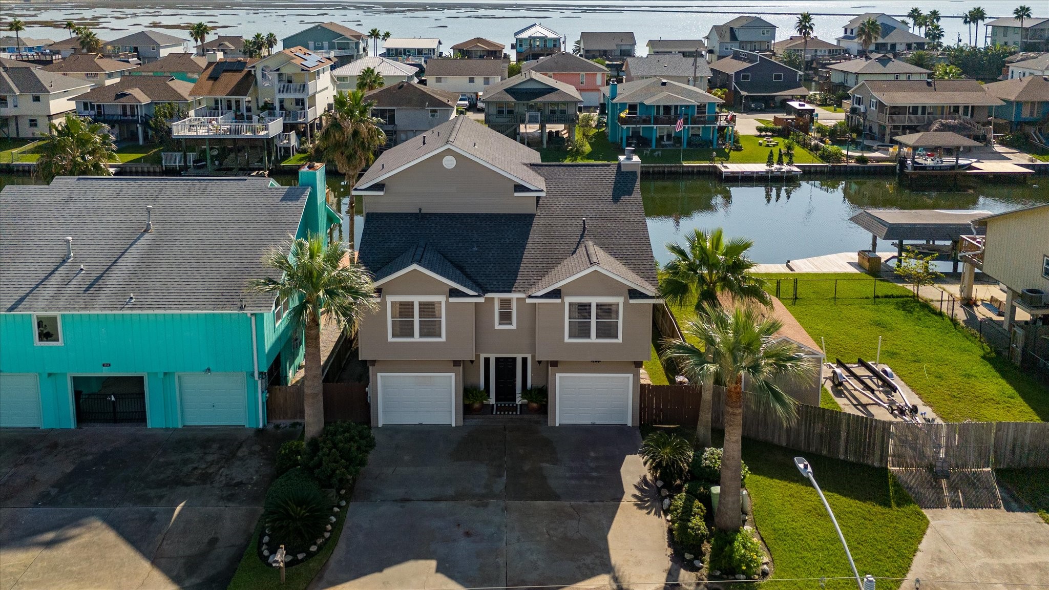 1095 Redfish Street, Bayou Vista, TX 77563