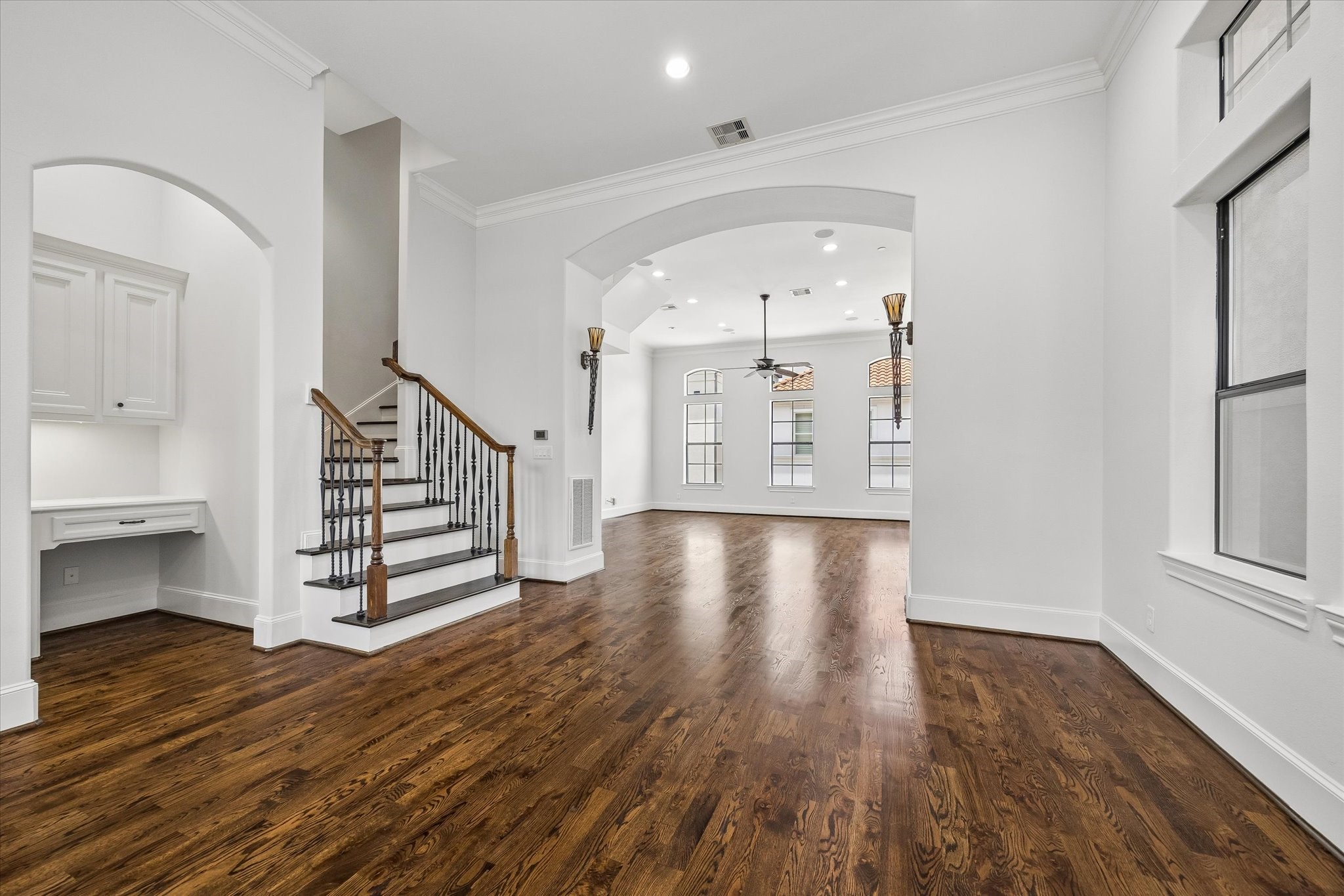 911 Queen Annes Road, Houston, TX 77024