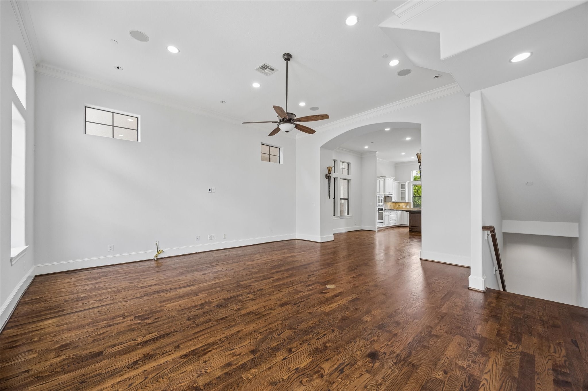 911 Queen Annes Road, Houston, TX 77024