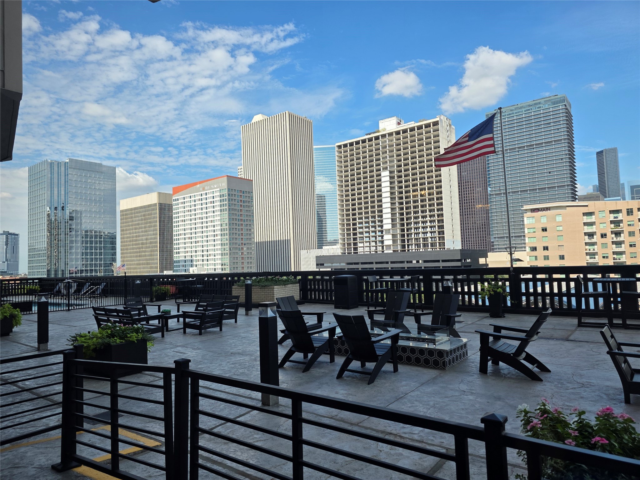 Amenities also include Outdoor kitchen
