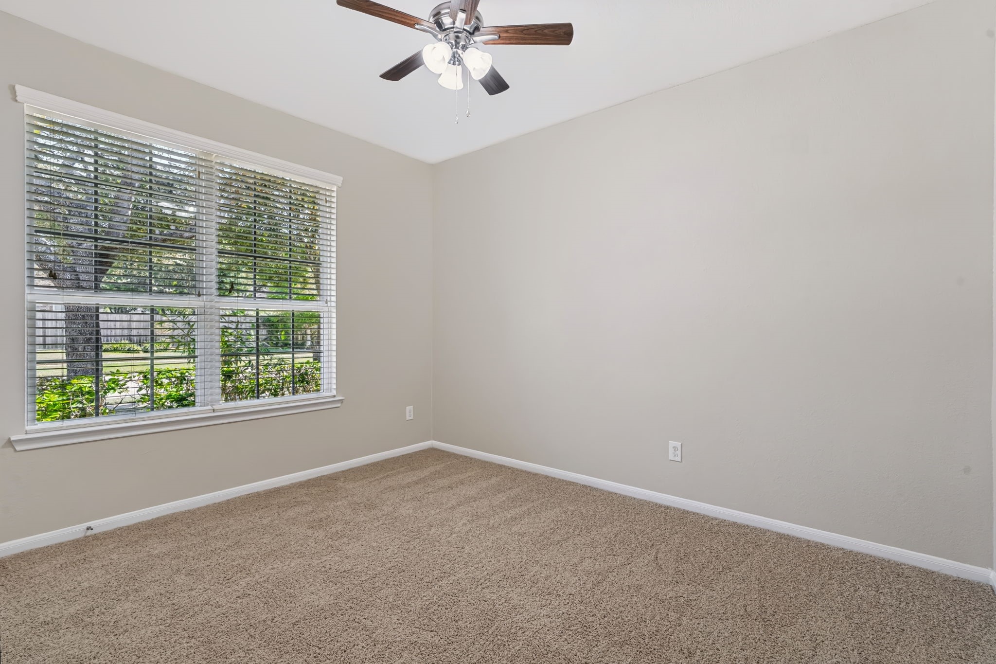 Make this home your own  neutral paint and carpet is move-in ready and goes with any decor.