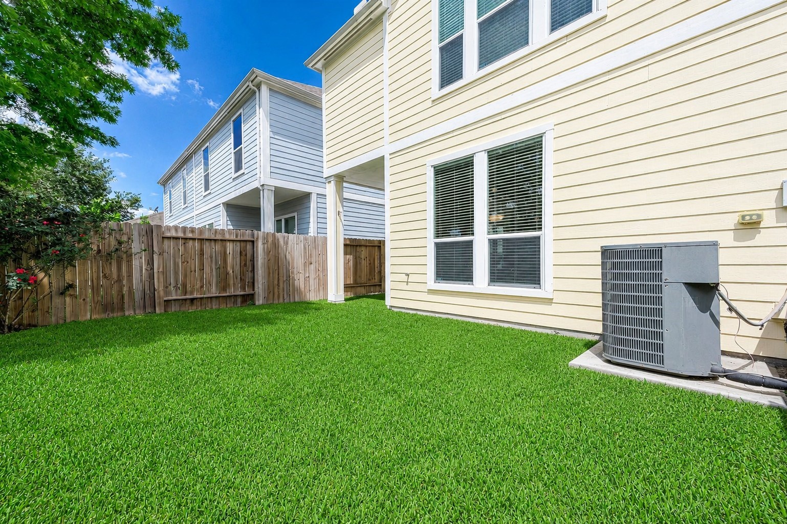 Well Maintained backyard lawn is bordered by a wooden fence. GREAT outdoor green space to relax and ENJOY ! Virtually staged to inspire design possibilities Well Maintained backyard lawn is bordered by a wooden fence. GREAT outdoor green space to relax and ENJOY ! Virtually staged to inspire design possibilities