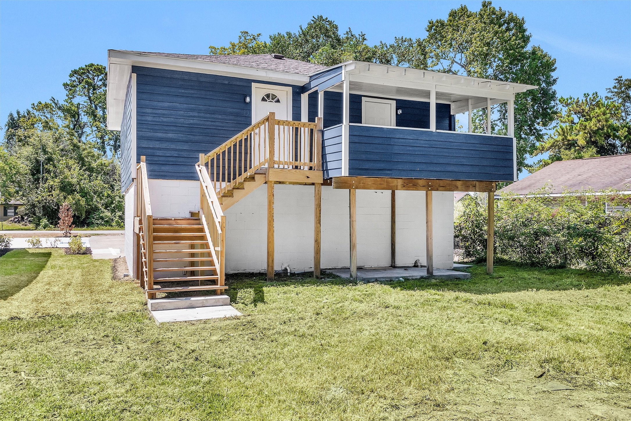 Unit D (above garage)- 2 bedrooom, 2 bath.
