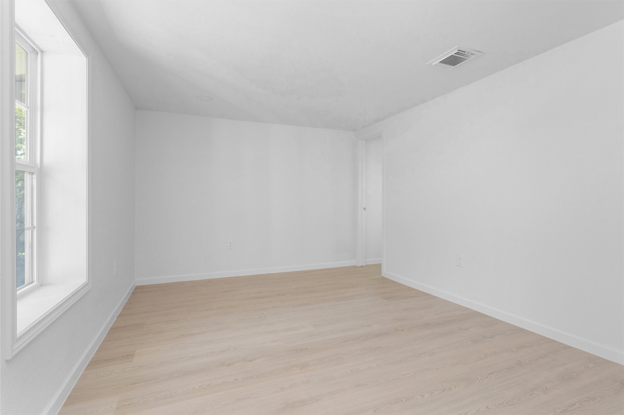 LARGE bedroom unit B