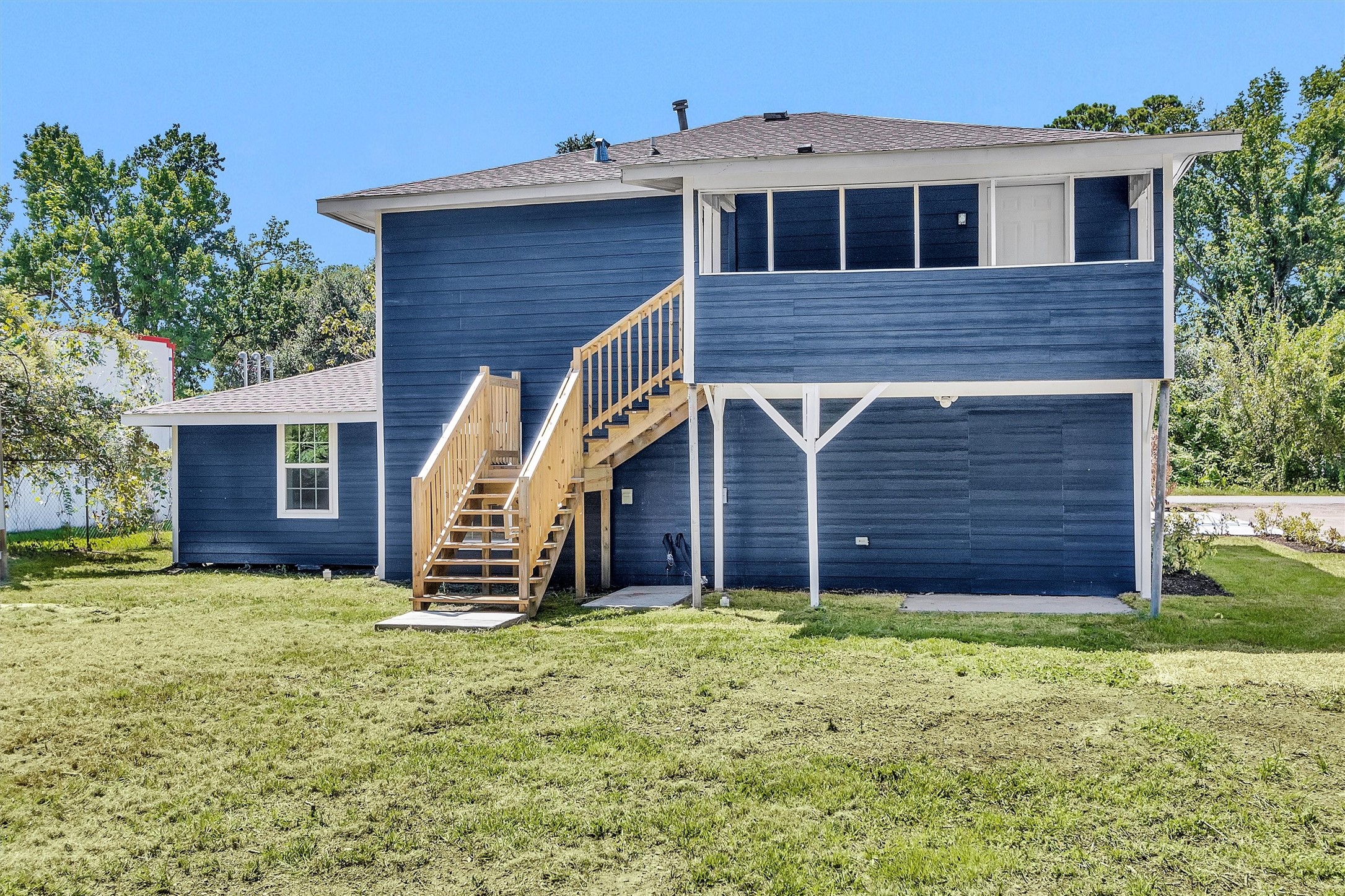 Unit C- 3 bedrooms, 1 baths.