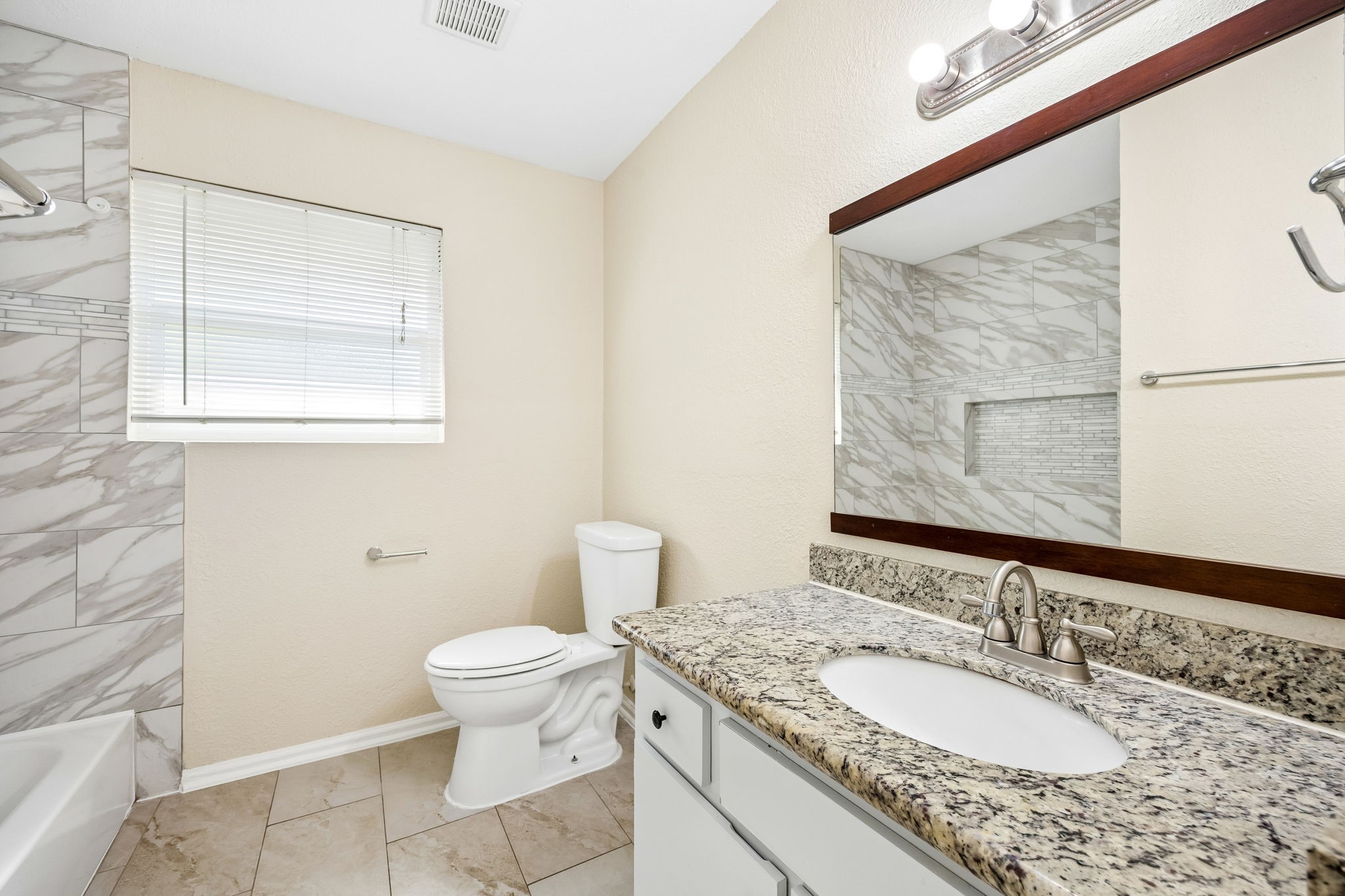 5226 W Bellfort Avenue, Houston, TX 77035