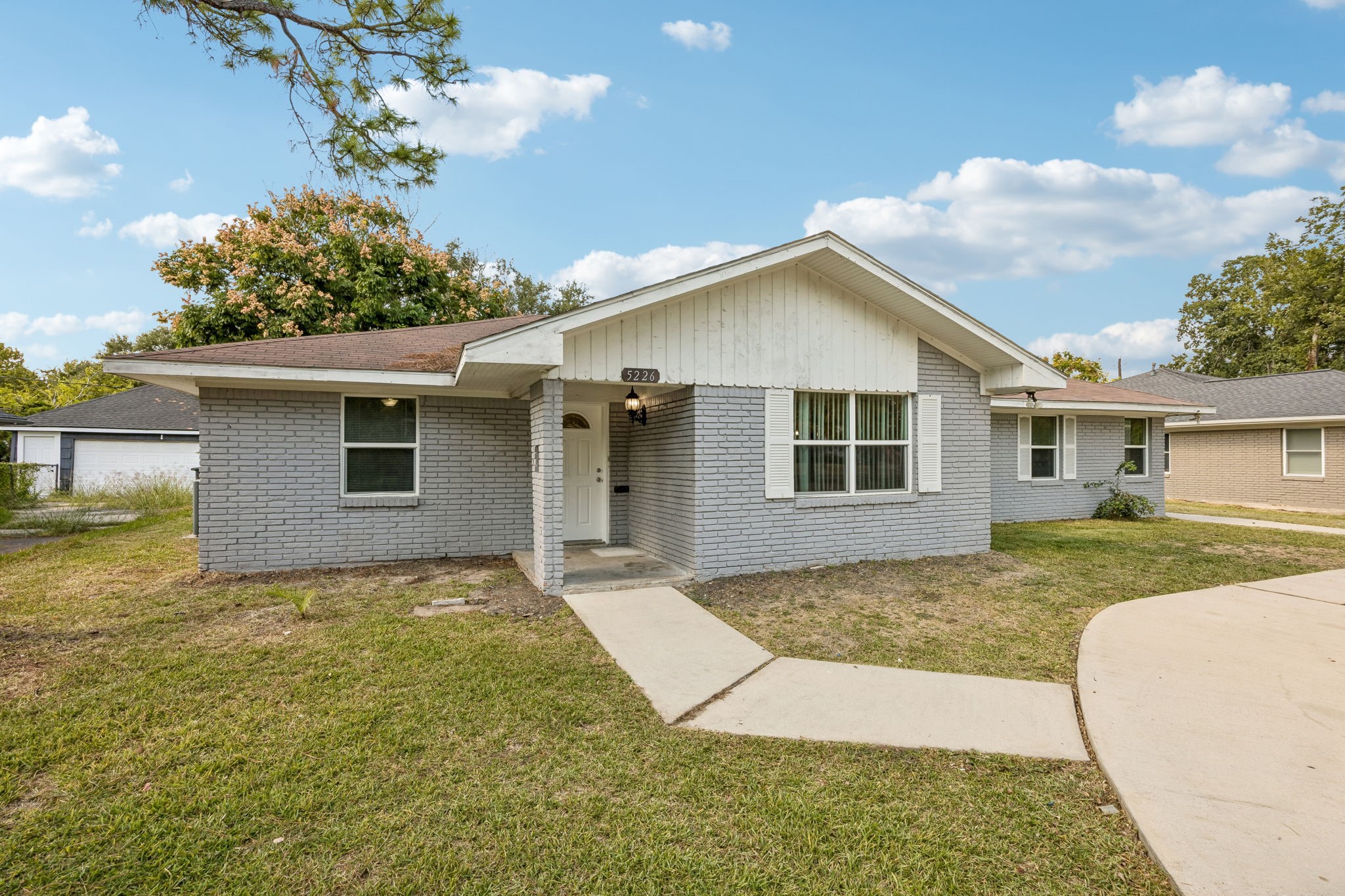 5226 W Bellfort Avenue, Houston, TX 77035
